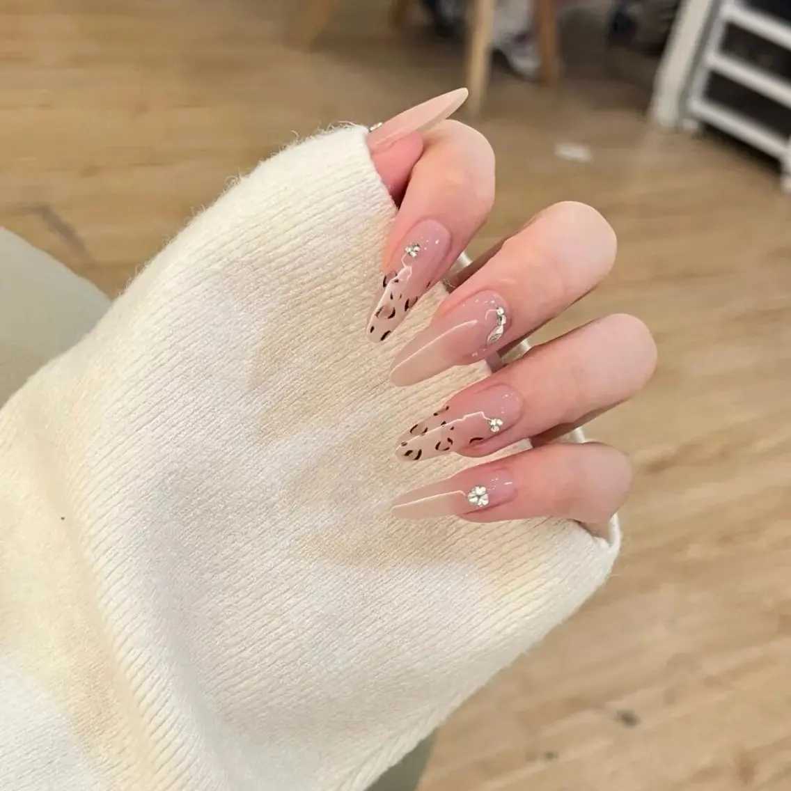 ネイル ハンドネイル ハンドケア SunNail池袋 🍧エミリーのネイルデザイン