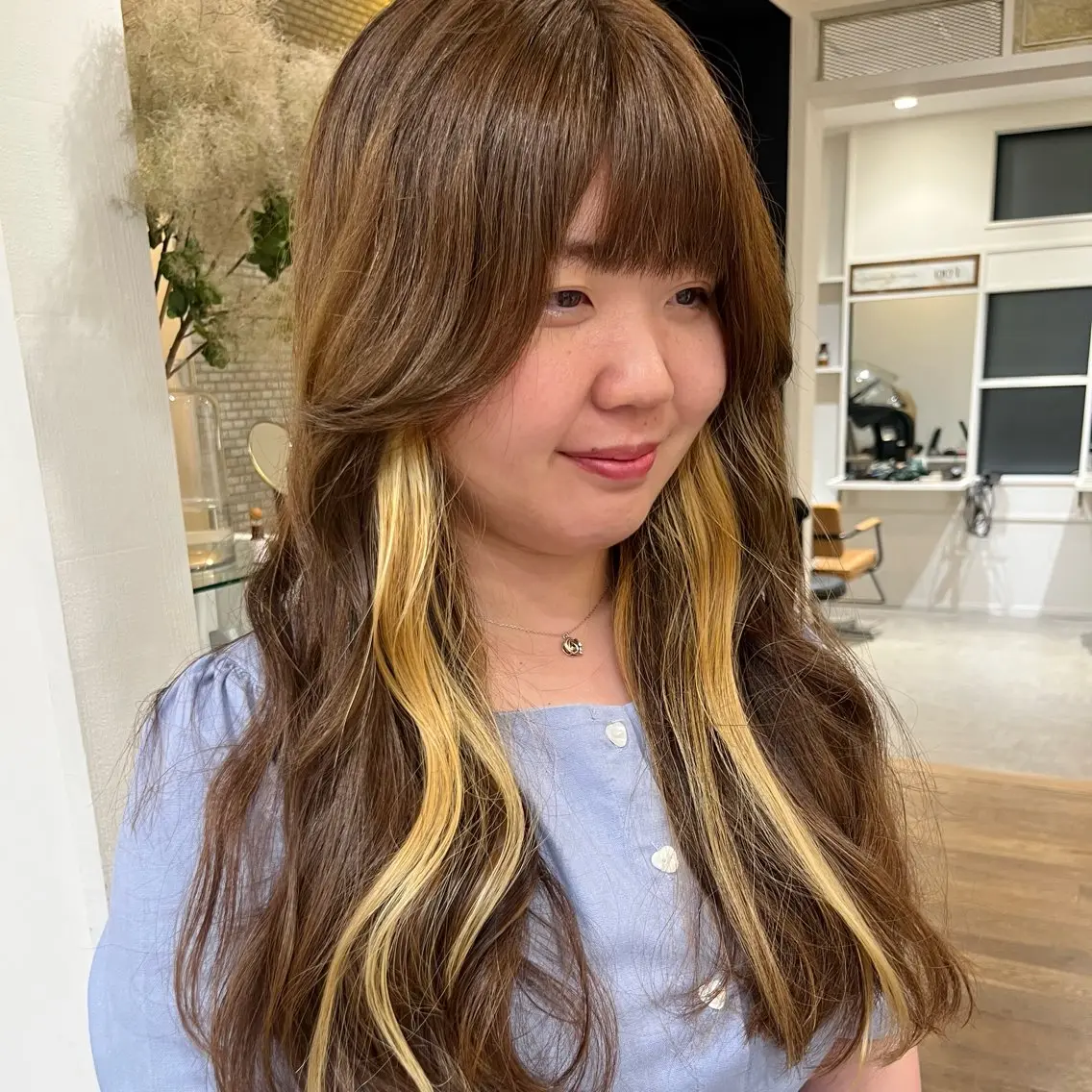ロング カラー ヘアアレンジ ベージュカラー ブリーチ ダブルカラー イヤリングカラー ハイライトカラー ヘアカラー トリートメント 無料カットモデル‪✨ ✂️Nanami🌷のヘアスタイル
