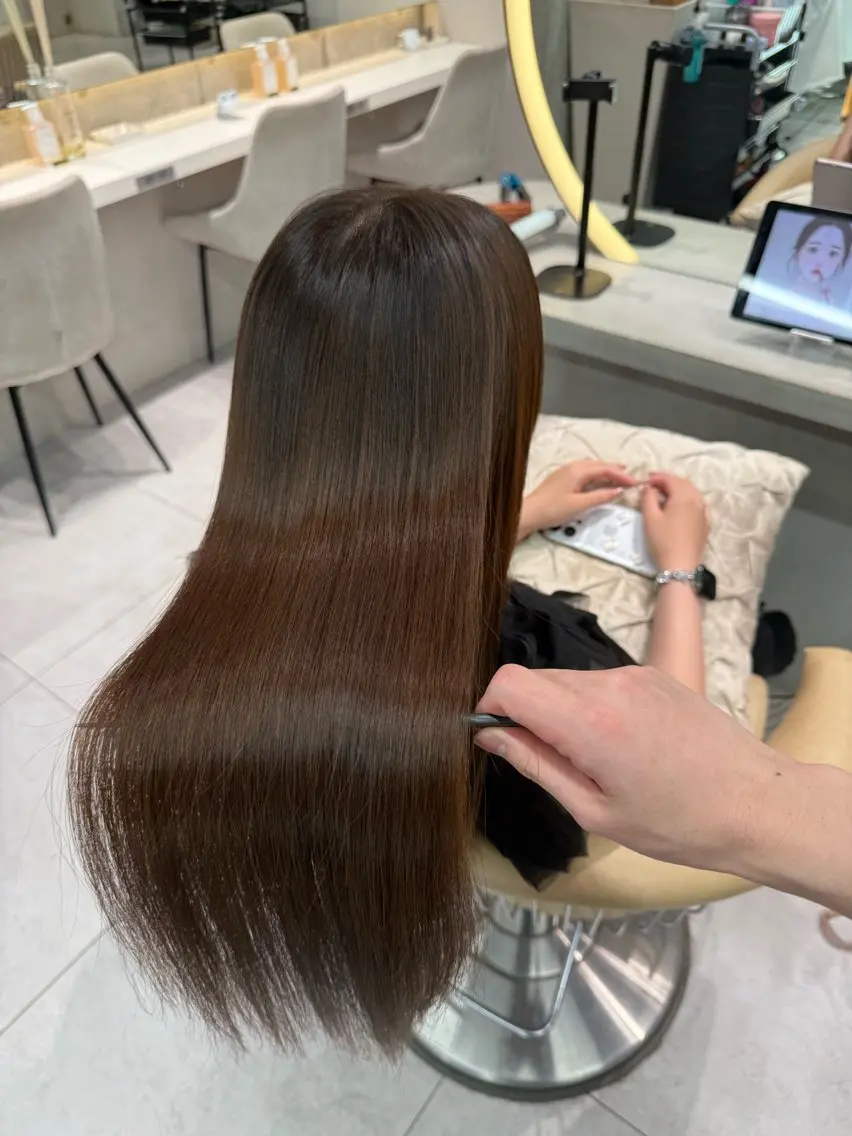 ロング カラー 縮毛矯正 あいり／艶髪 、透明感カラー🩶のヘアスタイル