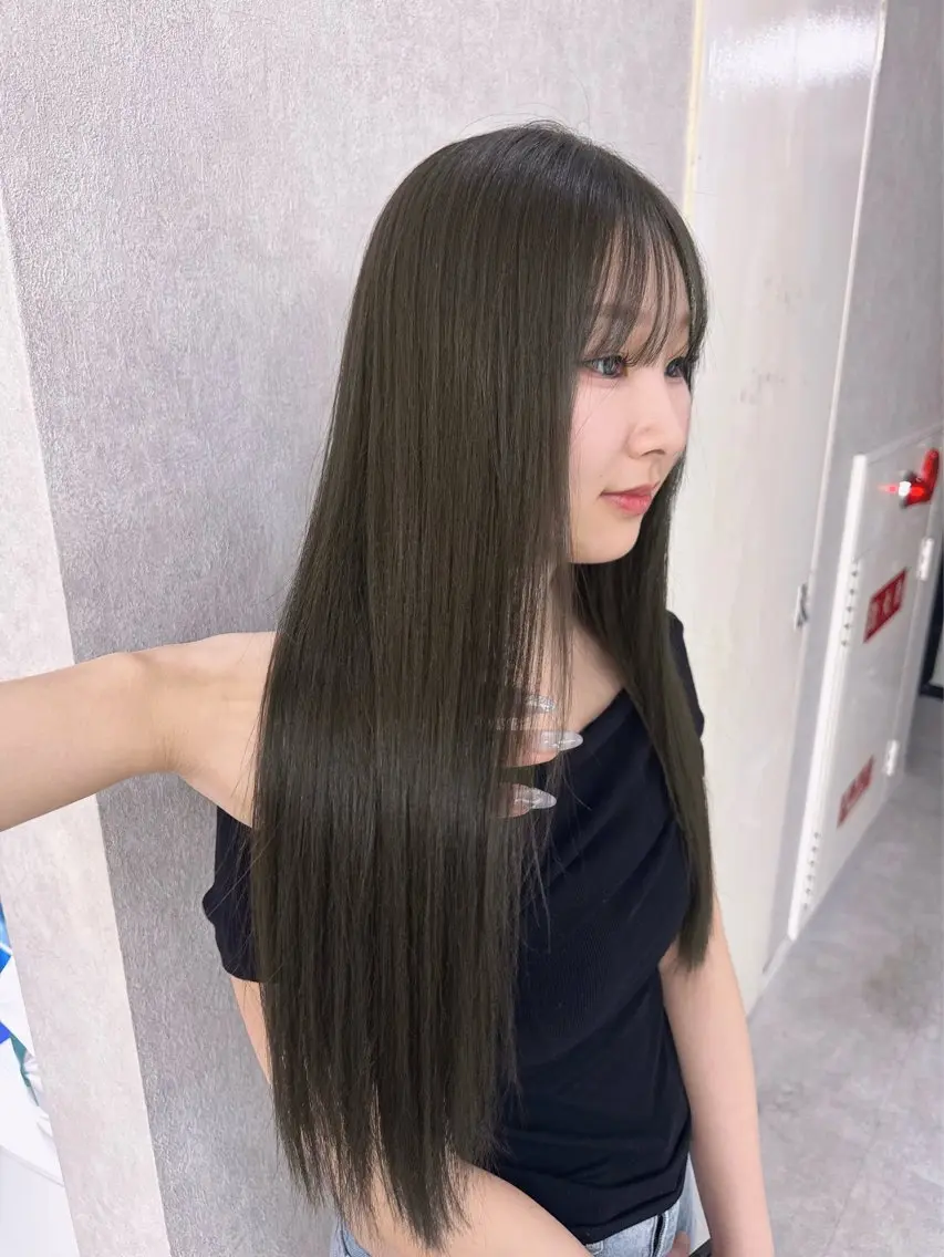ロング カラー ベージュカラー グレージュ オリーブベージュ オリーブグレージュ オリーブグレー カット ヘアカラー トリートメント 赤み無し柔らかカラー 【梅田】madokaのヘアスタイル