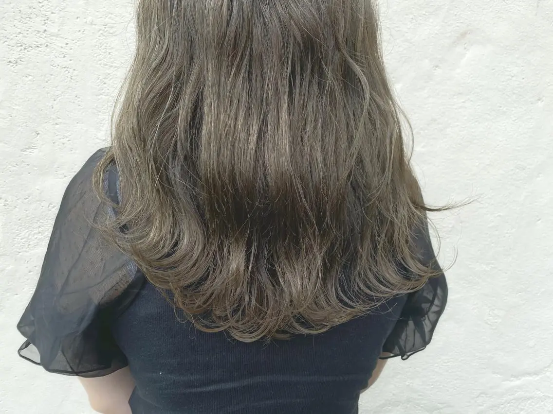 ロング M. YURIのヘアスタイル