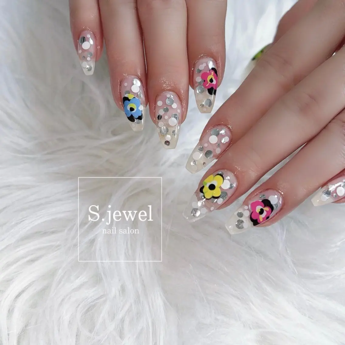 ネイル S. JEWELのネイルデザイン