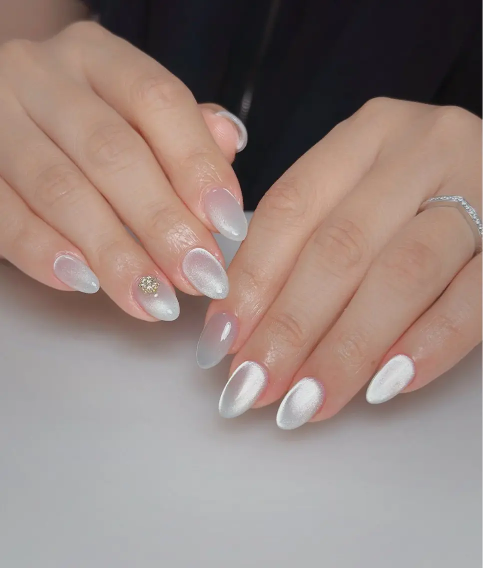 ネイル オーロラネイル 長さ出し フットネイル 韓国ネイル ラメ(グリッター) ハンドネイル 👍thumbs up nail👍のネイルデザイン
