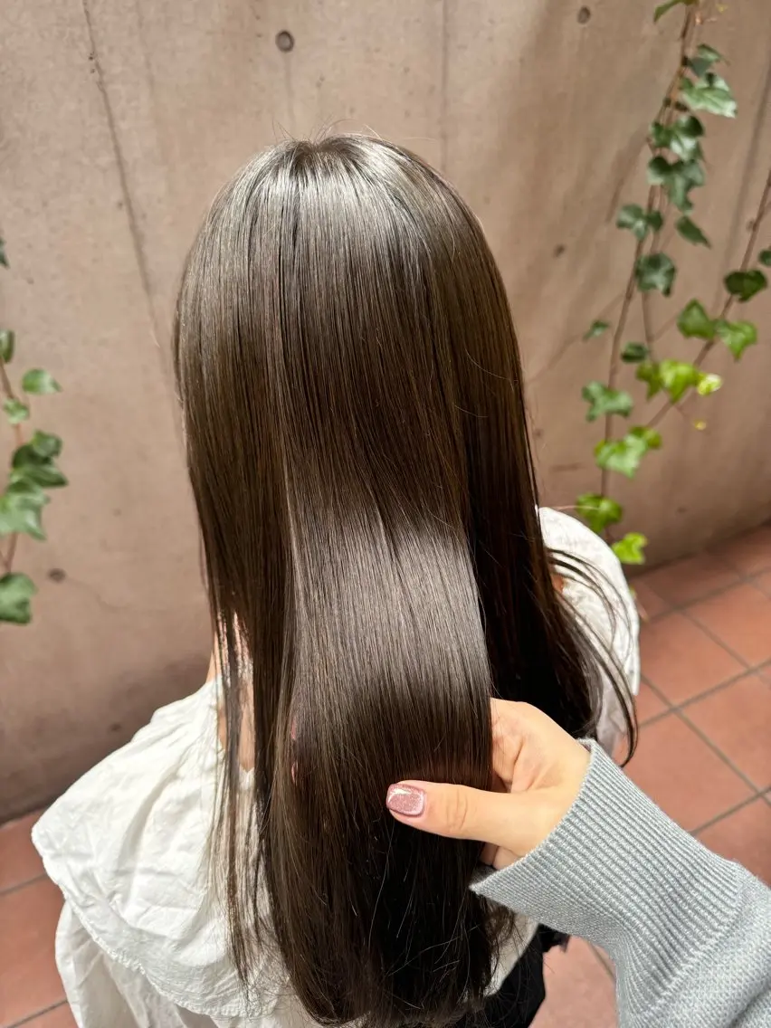 ミディアム カラー 透明感カラー オリーブカラー カット ヘアカラー 大橋 芽衣のヘアスタイル