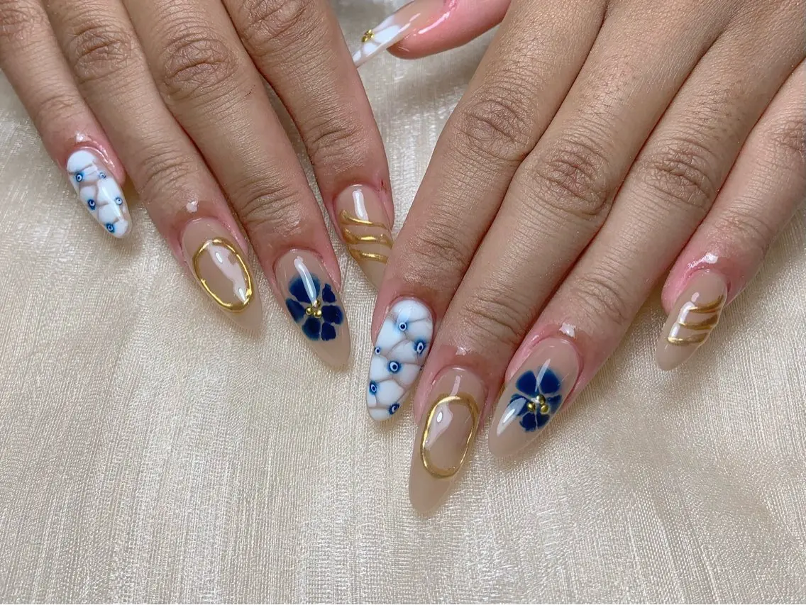 ネイル オーロラネイル チークネイル フレンチネイル ジェルネイル ガラスフレンチ ハンドネイル ハンドケア Nail Jolieのネイルデザイン