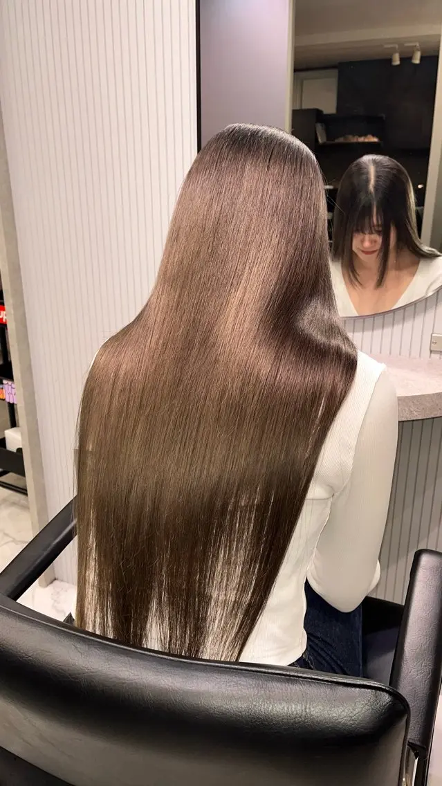 ロング トリートメント RAF Lino／美髪カラーのヘアスタイル