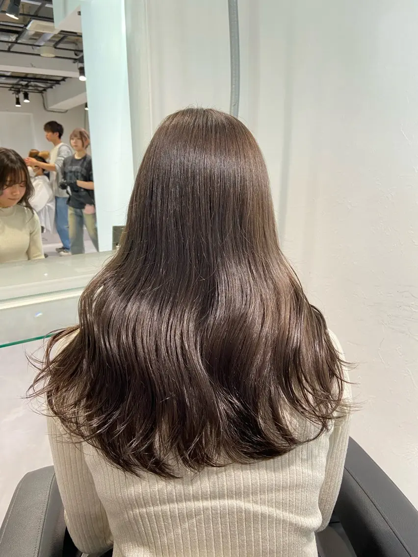 セミロング カラー センターパート特化 井上健太のヘアスタイル