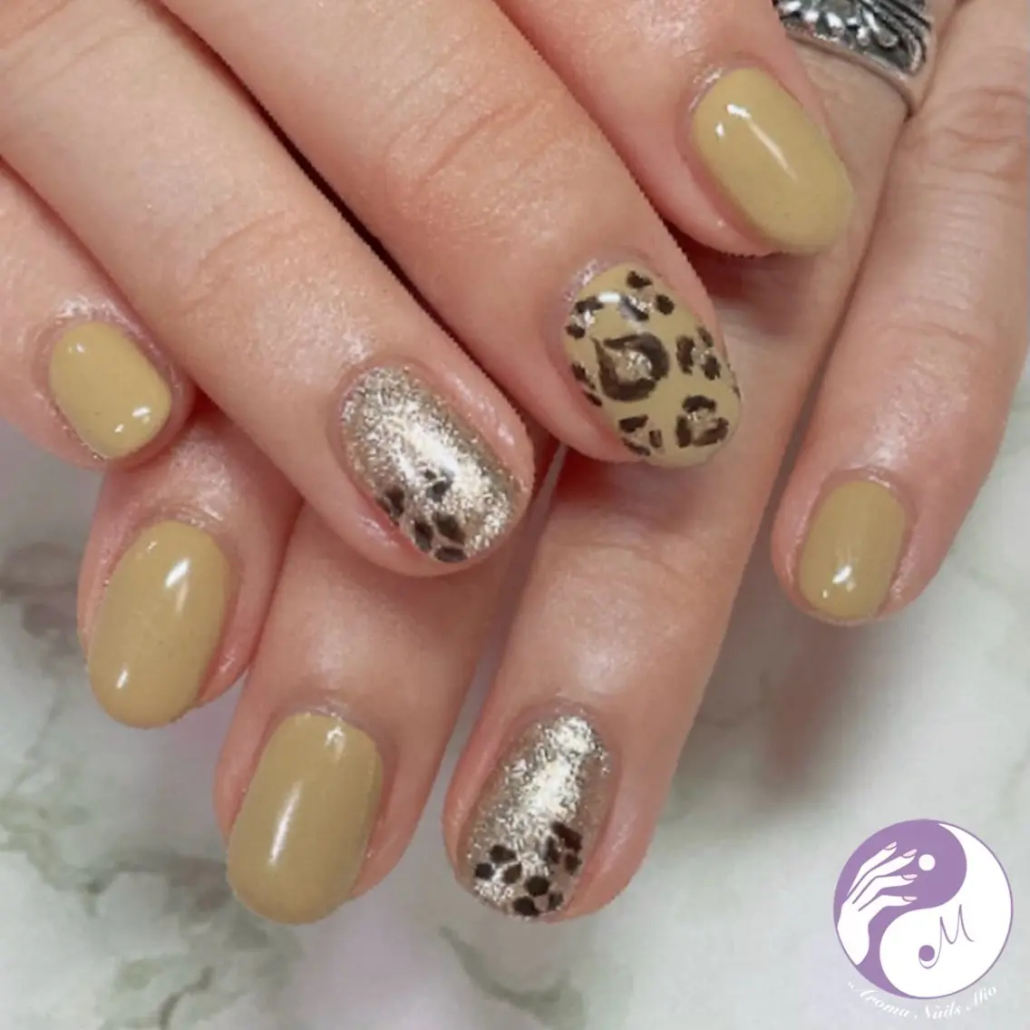 ネイル アートネイル ジェルネイル ワンカラーネイル 赤色 ハンドネイル .Nails Mio 赤羽西ネイルサロンのネイルデザイン