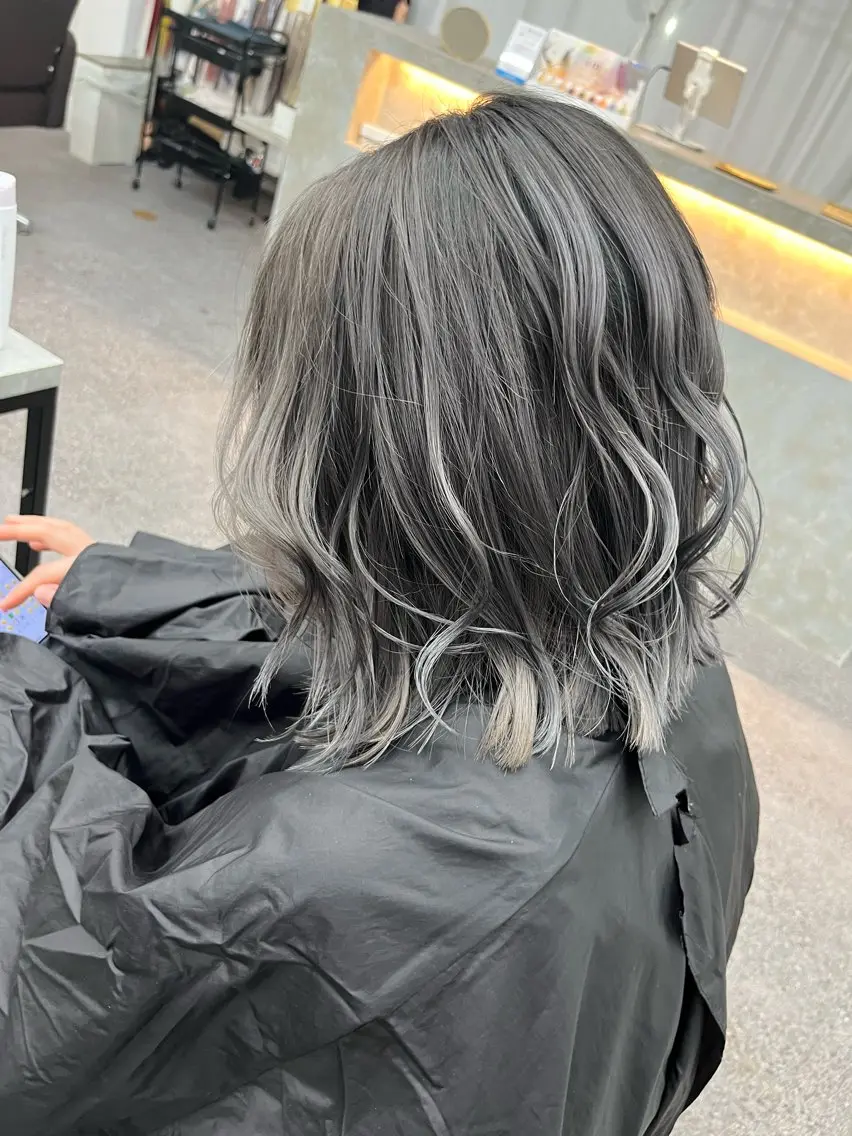 ショート ヘアカラー トリートメント 髪質改善・ハイトーン 🌈SENAのヘアスタイル