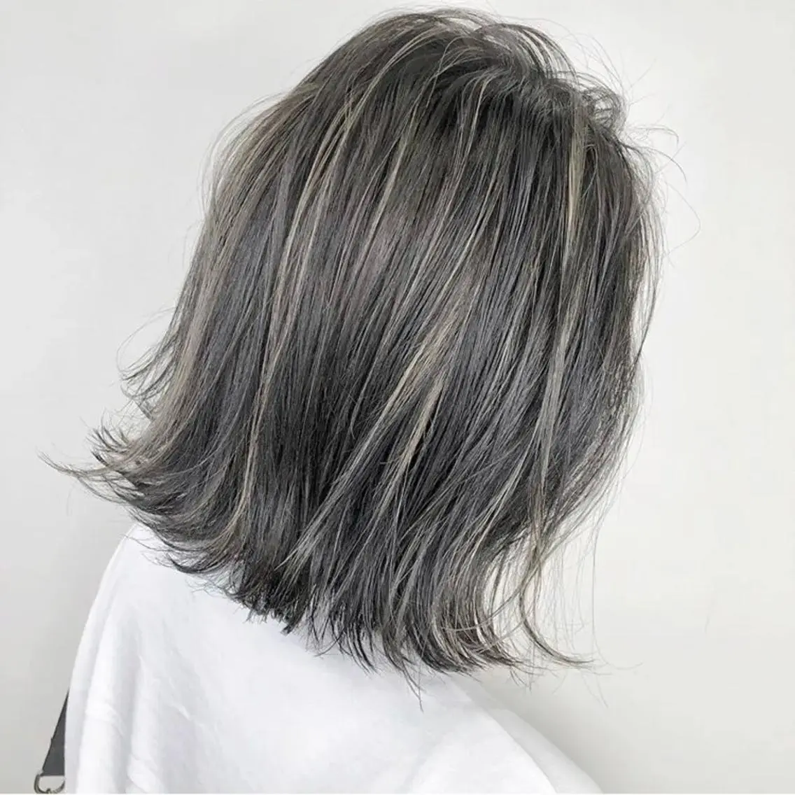 ミディアム カラー LOOP 佐藤のヘアスタイル