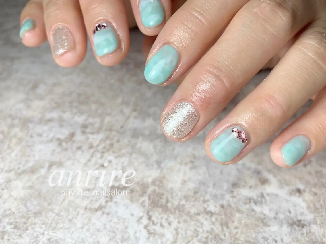 ネイル グリーン 大理石ネイル(マーブル) ショートネイル ストーンネイル 夏ネイル ハンドネイル nailsalon anrireのネイルデザイン