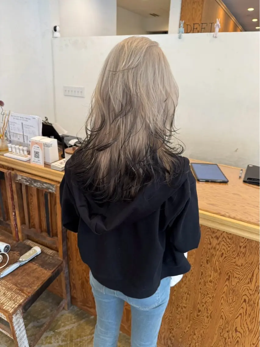 ミディアム ヘアカラー miyu カット・ハイトーンのヘアスタイル