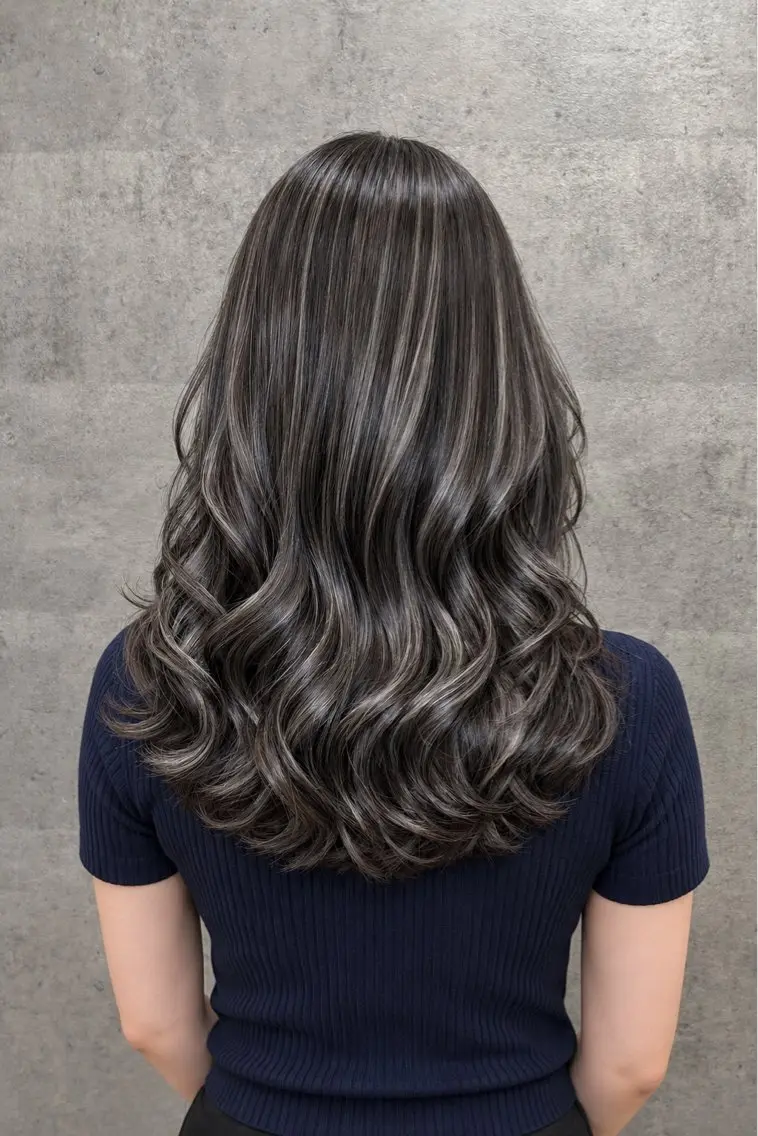 ロング ハイライト 🤍HIKARI🤍 ハイライトのヘアスタイル