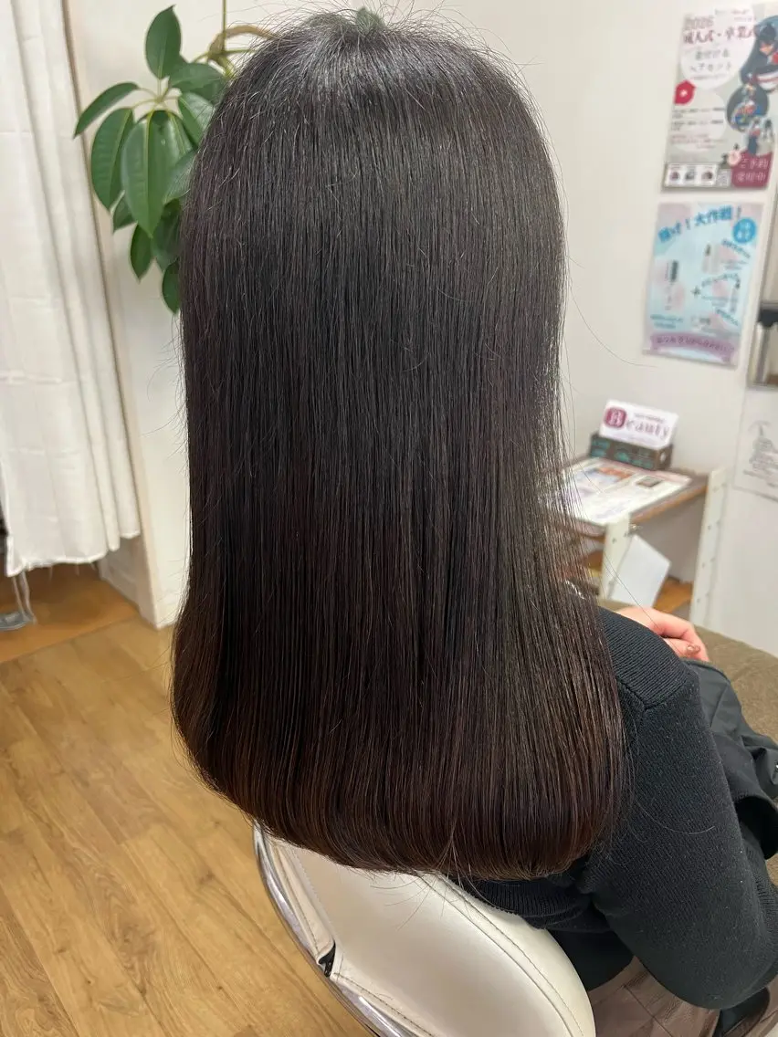 ロング カット NATURAL MOMOMIのヘアスタイル