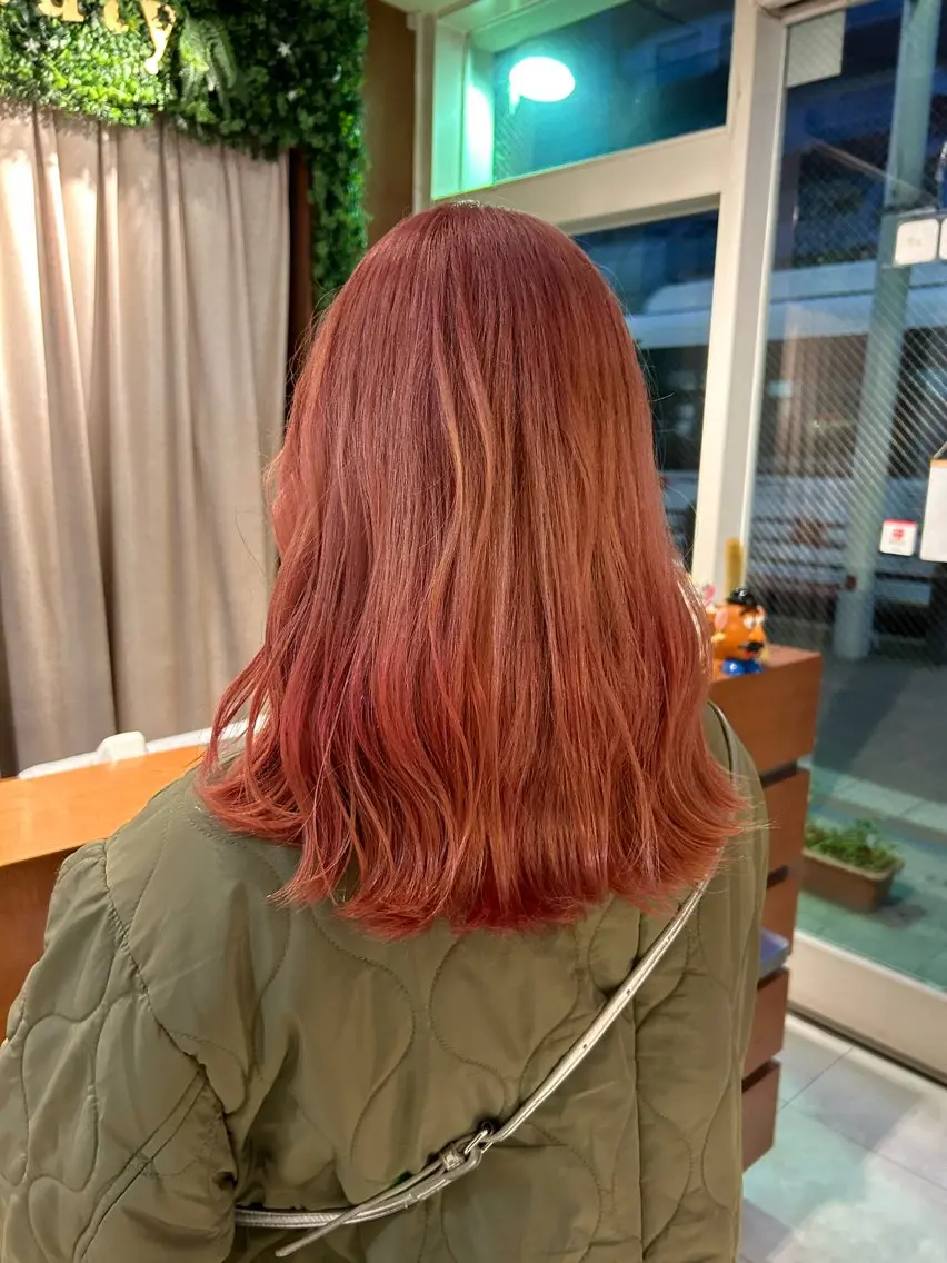 セミロング カラー ベージュカラー ブリーチ ピンクカラー ピンクベージュ カット ヘアカラー 小森 永のヘアスタイル