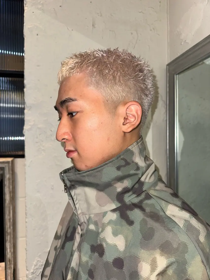 ショート カラー メンズ メンズブリーチ フェードカット メンズショート スキンフェード スパイキーショート カット ヘアカラー トリートメント 💈メンズ特化💈 TASUKUのヘアスタイル
