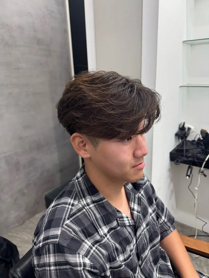 パーマ メンズ フェザーパーマ メンズパーマ ニュアンスパーマ カット パーマ メンズヘア カット、パーマ特化のヘアスタイル