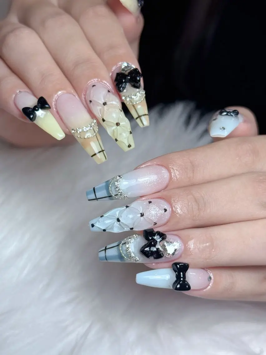 ネイル チークネイル ドット フレンチネイル グラデーション 韓国ネイル ハンドネイル Lisa Nail Salonのネイルデザイン