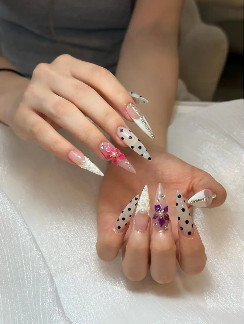 ネイル アートネイル チークネイル フレンチネイル ジェルネイル ガーリー HAPPI NAIL 大国町のネイルデザイン