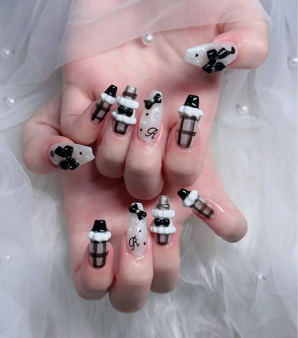 ネイル フレンチネイル ジェルネイル ガラスフレンチ ハロウィン ハート ハンドネイル H.baby Nail Salonのネイルデザイン