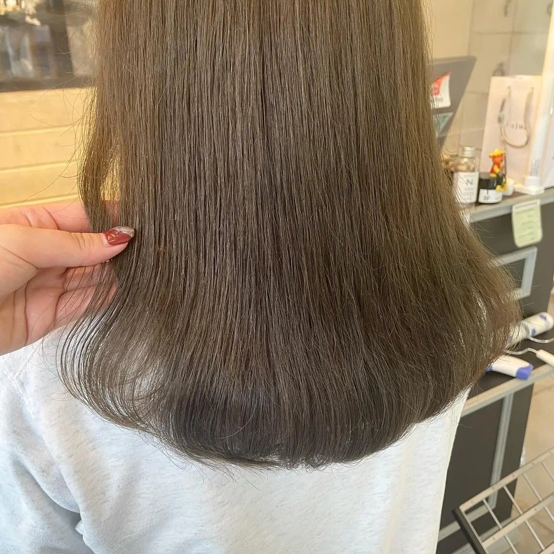 セミロング カラー スナコザワ レナのヘアスタイル