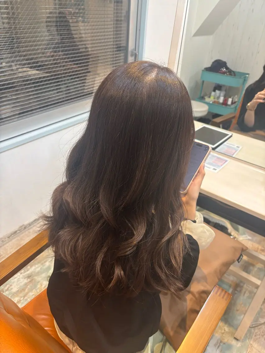 ロング 坂井まりん HALE ハレ銀座のヘアスタイル