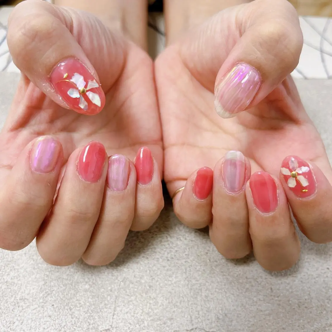 ネイル オーロラネイル フラワーネイル フットネイル フレンチネイル ジェルネイル mogunail &blowのネイルデザイン