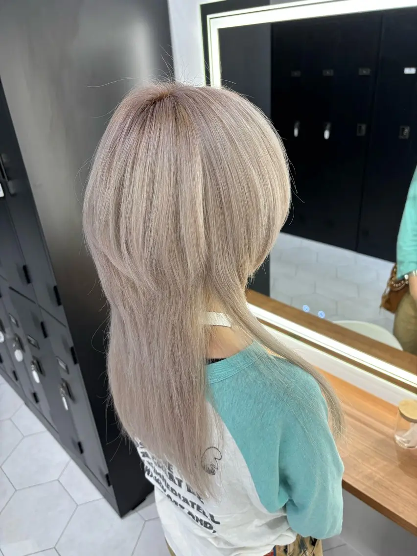 セミロング カラー ヘアカラー ねね🦖 /ブリーチカラーのヘアスタイル
