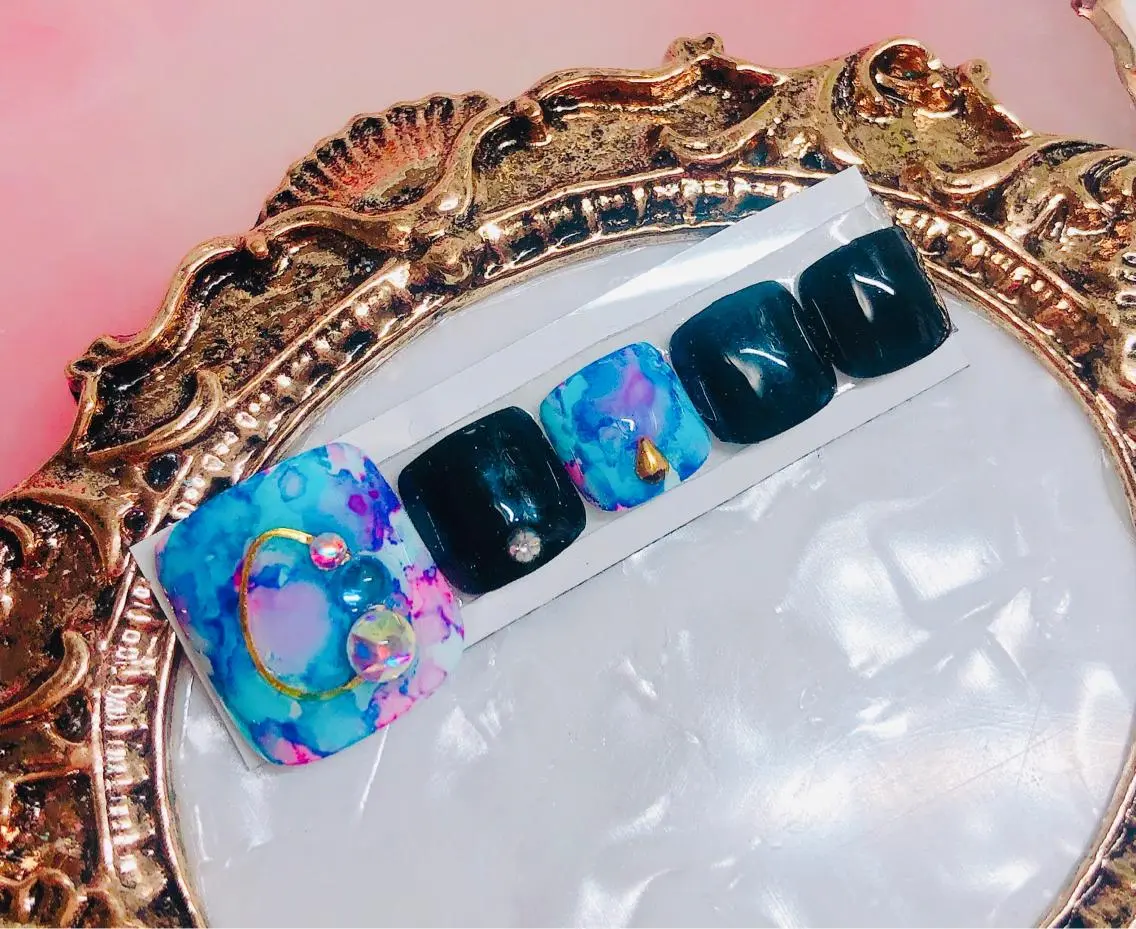 ネイル フットネイル フットネイル CROWN プライベートサロンのネイルデザイン