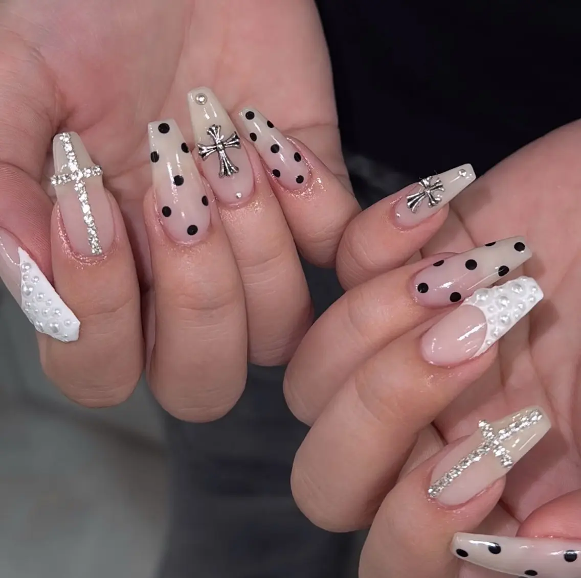 ネイル フットネイル フレンチネイル グラデーション 氷ネイル・うるうるネイル 韓国ネイル ハンドネイル Mixx Nail_ Studioのネイルデザイン
