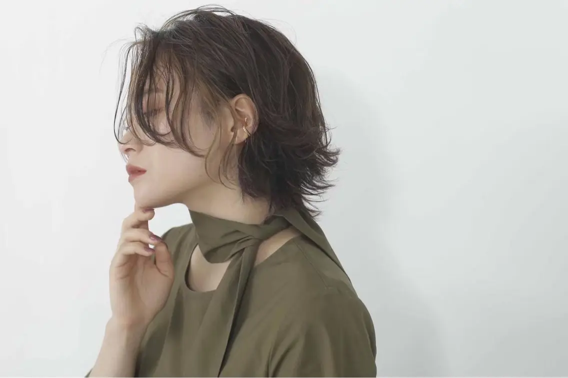 お顔周りカット➕コテ巻きの写真