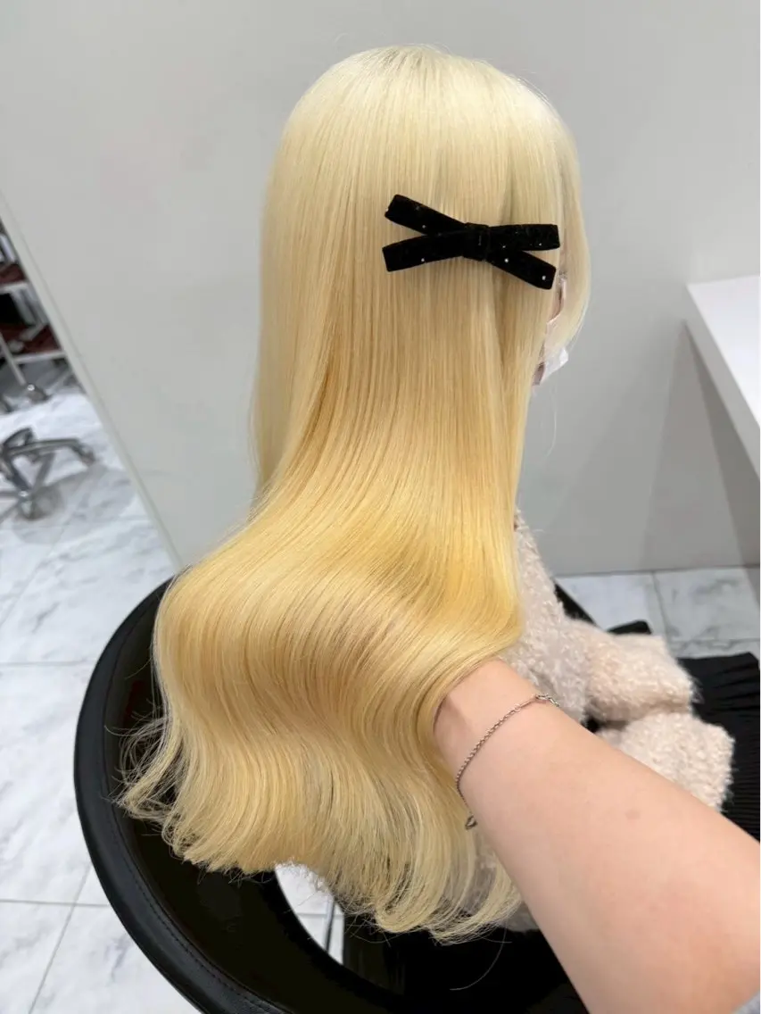 ロング カラー ブリーチ 透明感カラー ハイトーンカラー ヘアカラー ハイトーンカラー💞 くるみ🎀のヘアスタイル