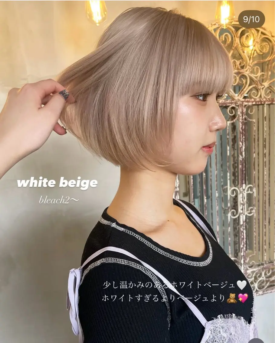 ショート 透明感/オリーブ ハイトーン×レイヤーのヘアスタイル