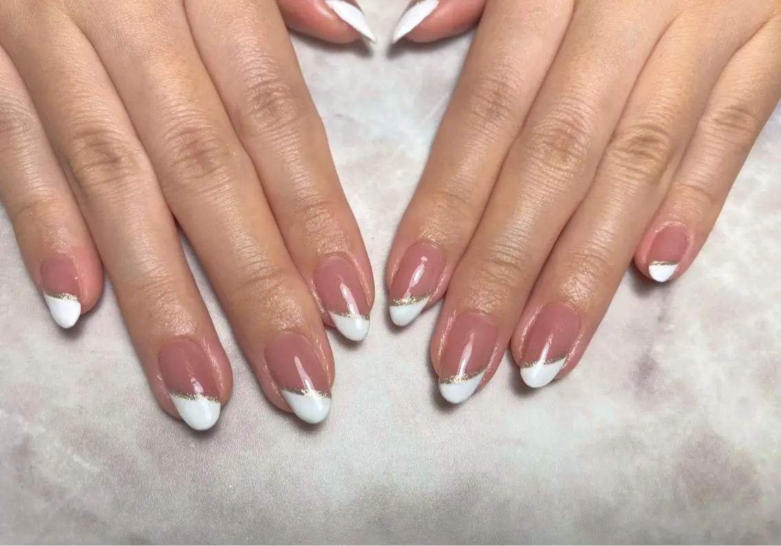 ネイル フレンチネイル 斜めフレンチ ハンドネイル 🌿Charme🌿 MAIのネイルデザイン