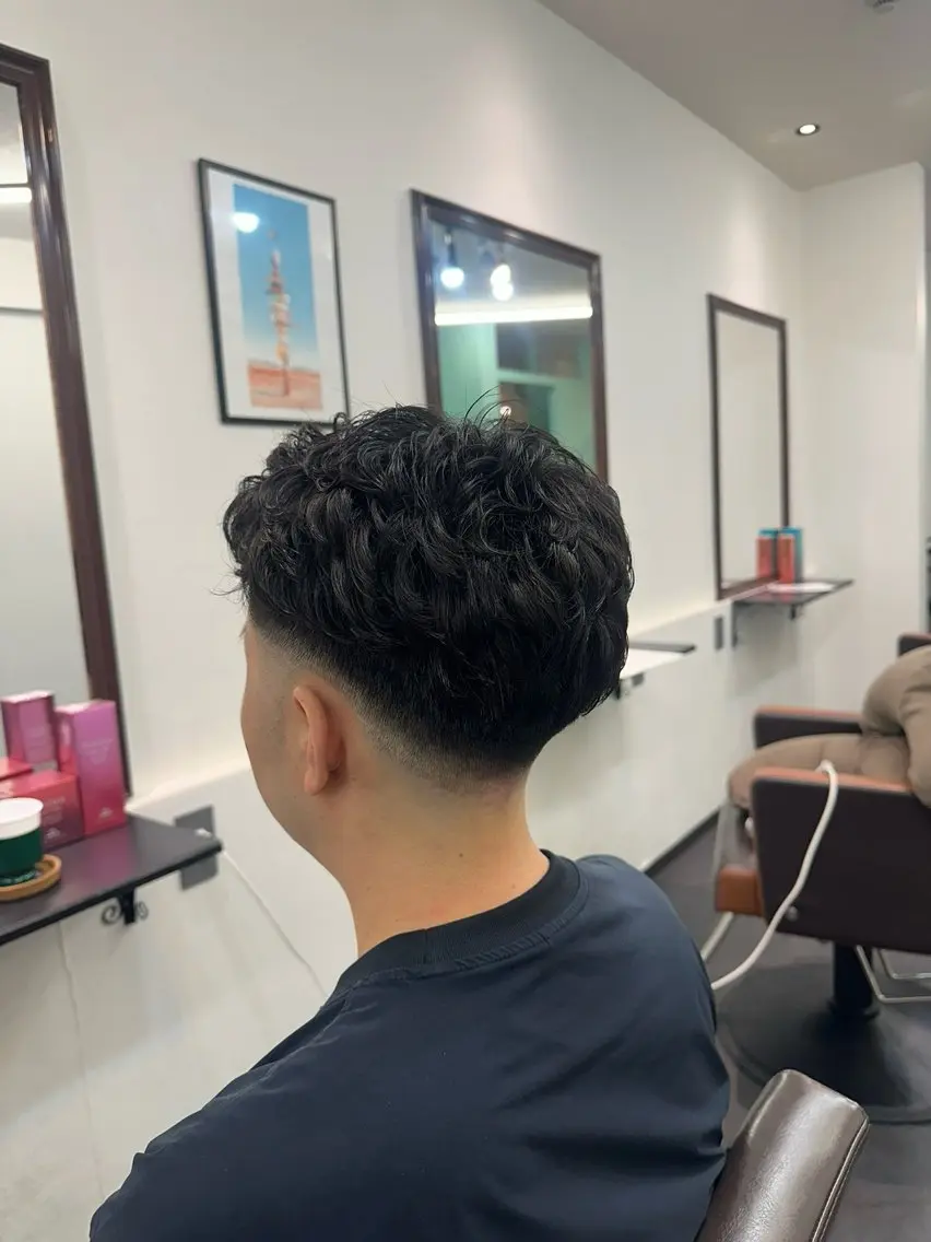パーマ メンズ フェードカット メンズパーマ MOMO 💕💕のヘアスタイル