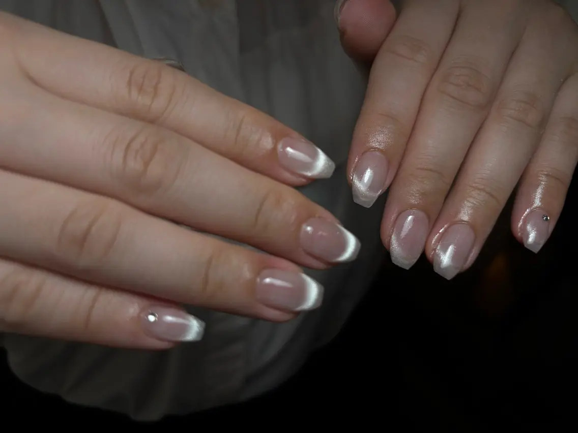 ネイル フレンチネイル キラキラネイル マグネットネイル マグネットフレンチ シンプルネイル ハンドネイル D.d nail Rina✨のネイルデザイン