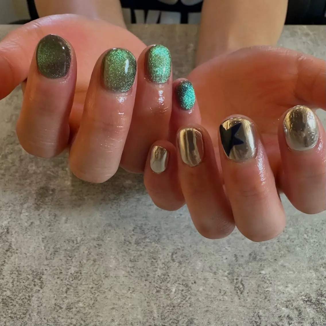 ネイル マグネットネイル ミラーネイル ハンドネイル nailsalon nuit.のネイルデザイン