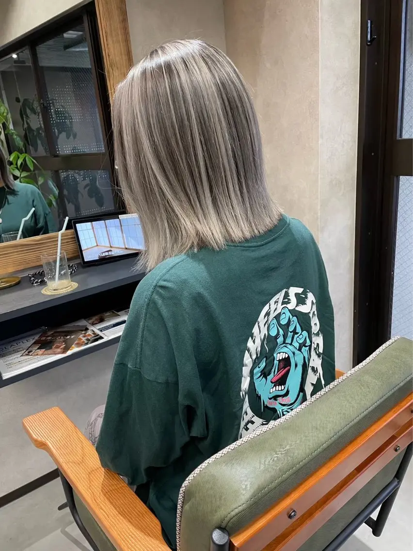 ミディアム カラー 佐野木 とわのヘアスタイル