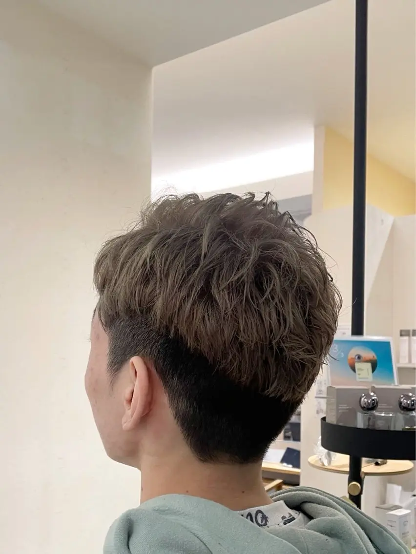ショート カラー メンズ メンズブリーチ ブリーチ グレージュ 山本 勇輝のヘアスタイル