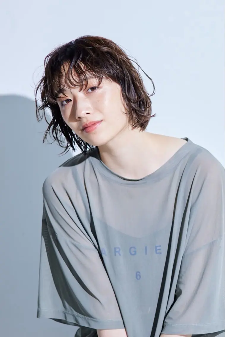 ミディアム ミディアムパーマ カット パーマ トリートメント ヘアセット MORIO|再現性× 癖毛レイヤーパーマのヘアスタイル
