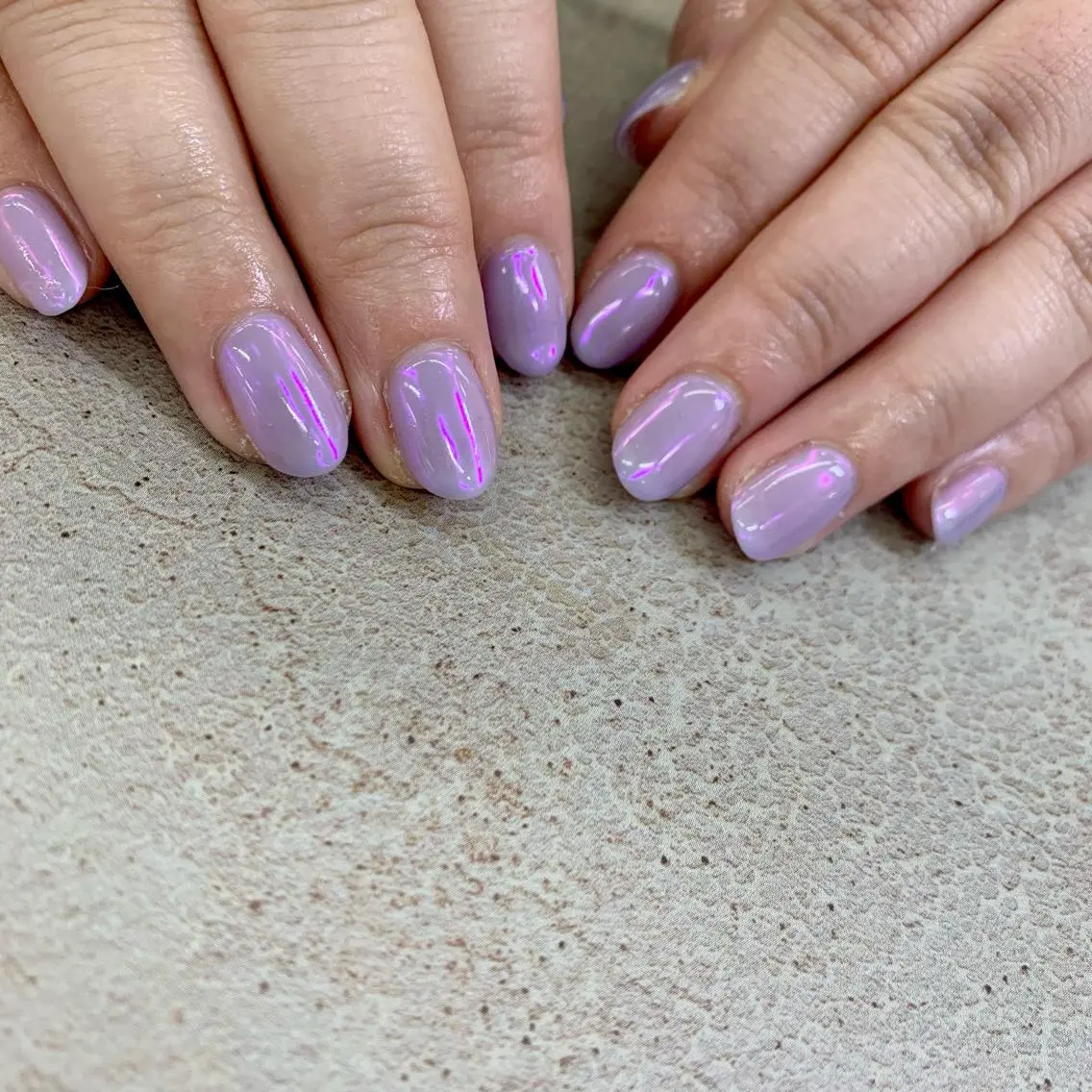 ネイル オーロラネイル 氷ネイル・うるうるネイル ミラーネイル ワンカラーネイル ハンドネイル nailsalon -Lien-のネイルデザイン