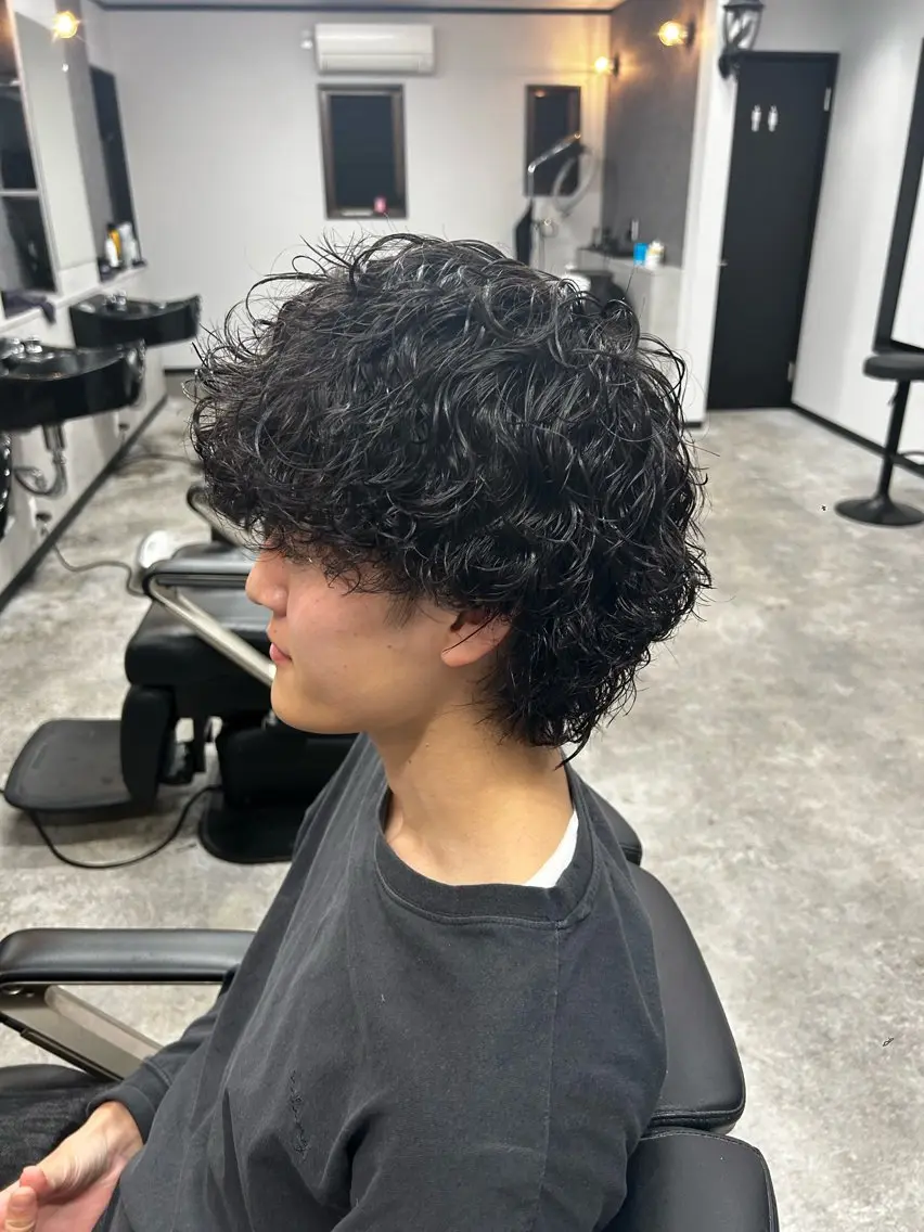 ミディアム パーマ メンズ 波巻きパーマ メンズウルフカット ウルフカット メンズカット/ メンズパーマ/佐藤のヘアスタイル