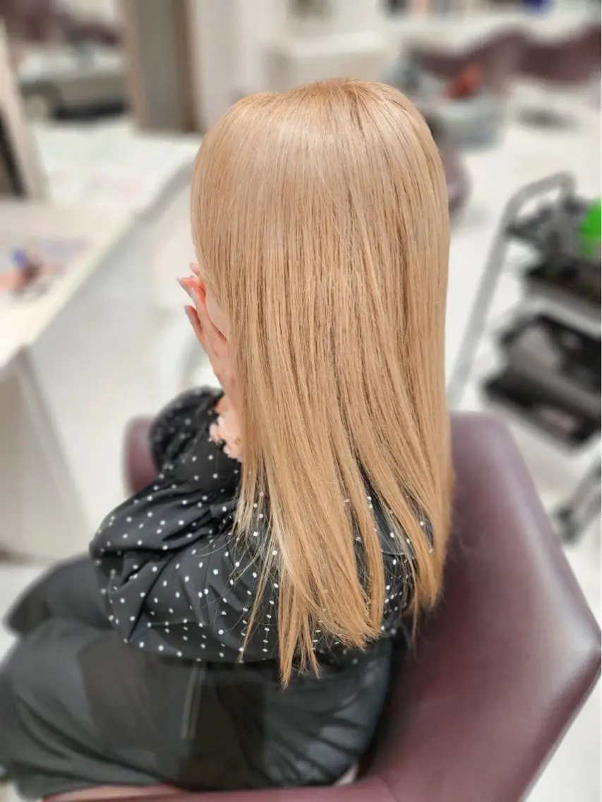 ロング カラー ブリーチ 大坂谷 さくらのヘアスタイル