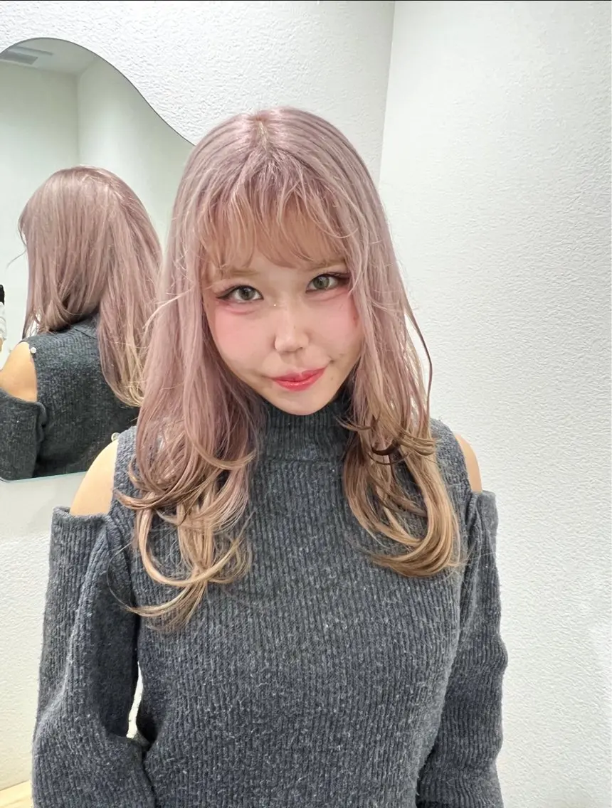 ロング カラー ベージュカラー ピンクカラー ピンクベージュ ヘアカラー ニーナ/nimes /ハイトーンカラーのヘアスタイル