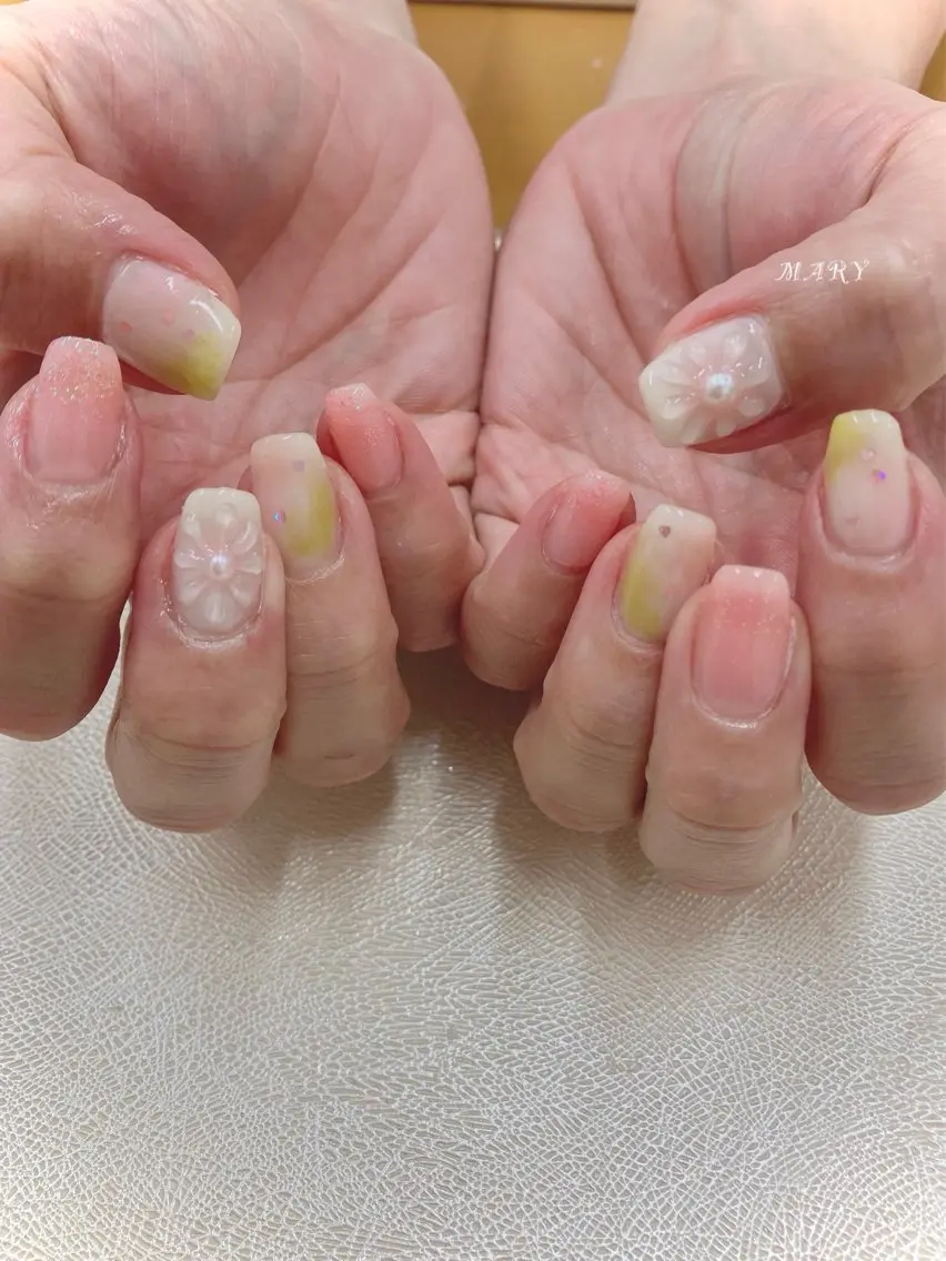 ネイル フラワーネイル グリーン ハート ニュアンスネイル ピンク ハンドネイル Mary nail .narumiのネイルデザイン