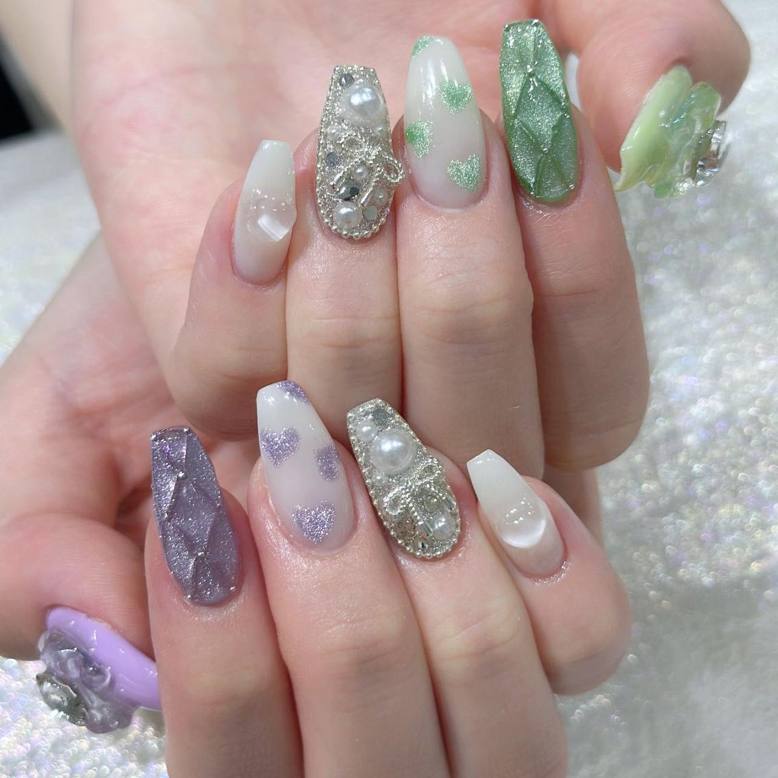 ネイル チークネイル ジェルネイル キラキラネイル マグネットネイル 持ち込み ハンドネイル Queens テイのネイルデザイン