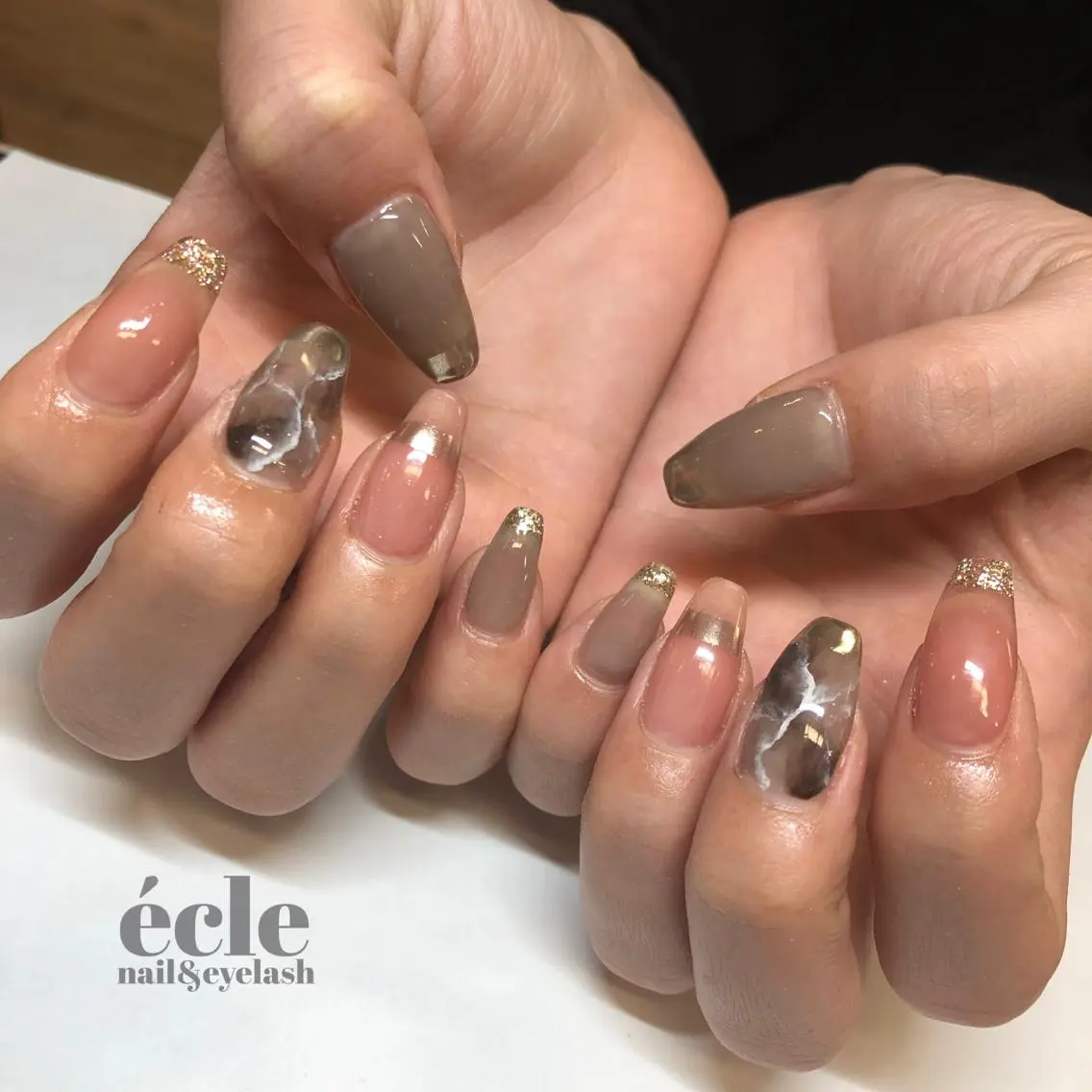 ネイル 大理石ネイル(マーブル) ミラーネイル ニュアンスネイル écle nail&eyeのネイルデザイン