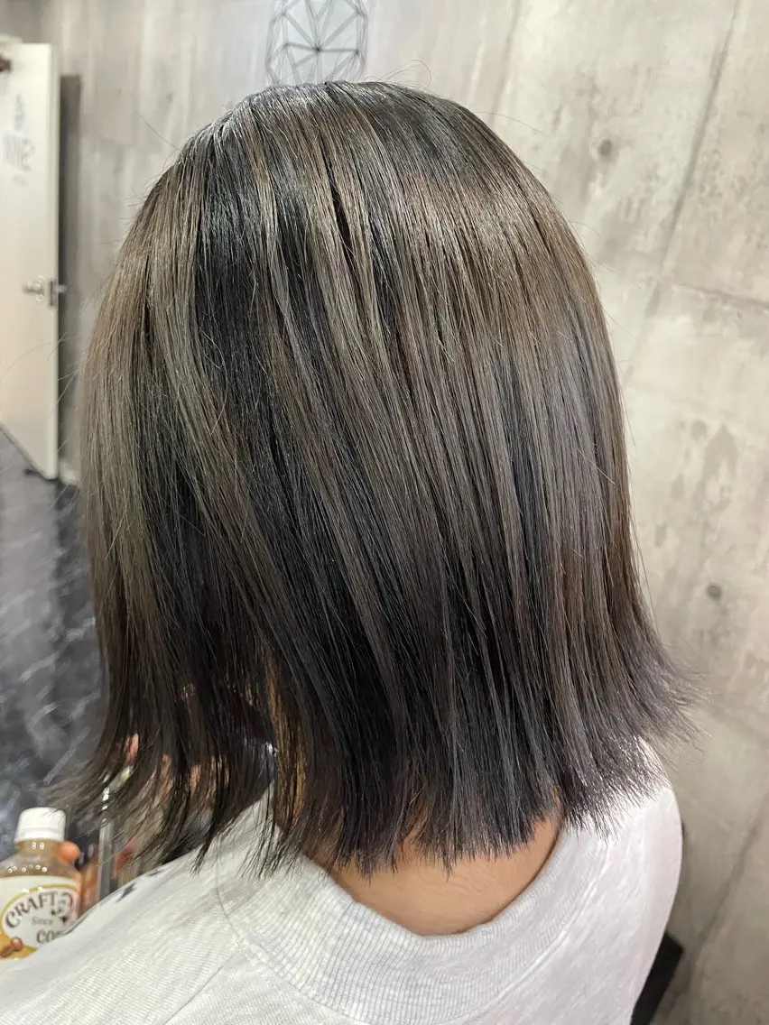 ミディアム カラー NINE＋/代表 ブリーチ特化型サロンのヘアスタイル