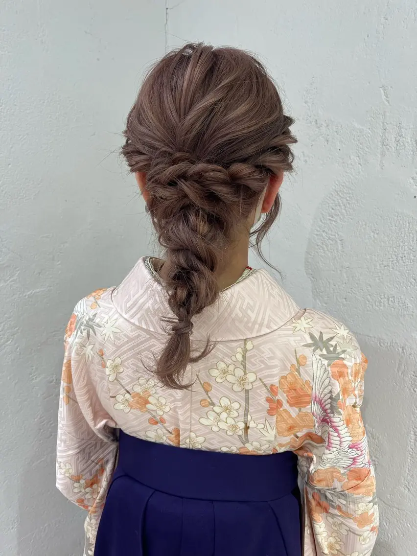 ミディアム ヘアアレンジ 卒業式のヘアスタイル 着付け 透明感カラー/ 髪質改善/レイヤーのヘアスタイル