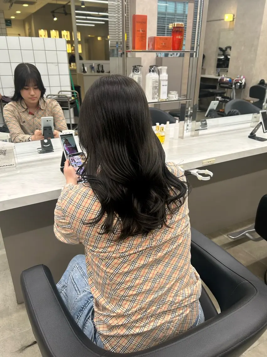 セミロング カラー パーマ ヘアアレンジ メンズ キッズ カット ヘアカラー トリートメント 🦋韓国レイヤー｜ 透明感グレージュ🦋のヘアスタイル